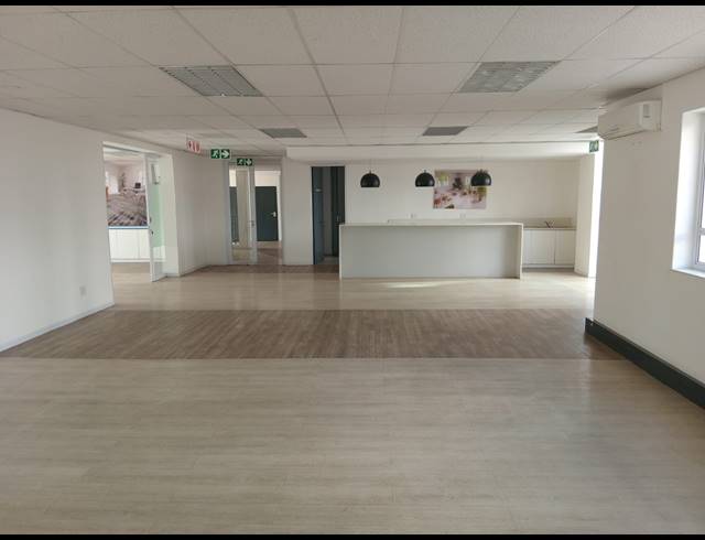 1,224M² BUILDING TO LET IN BRYANSTON